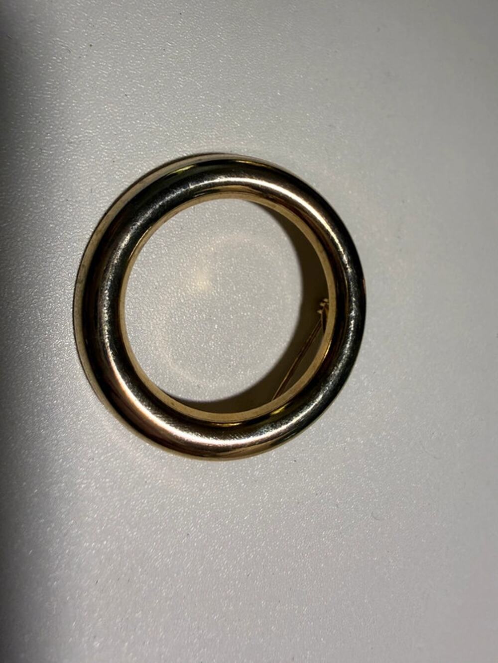 Gold tone simple circle brooch 1”